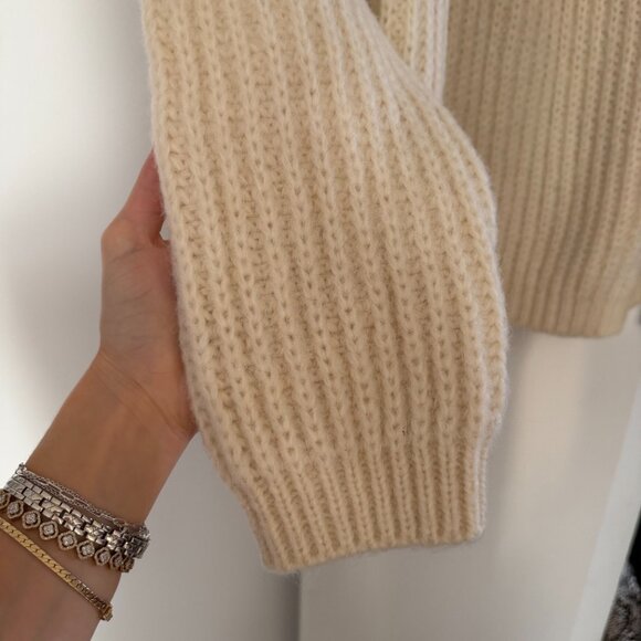 Cozy Cream Knit Sweater NWT - Picture 3 of 9